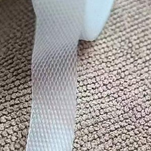 透明な弾性テープ